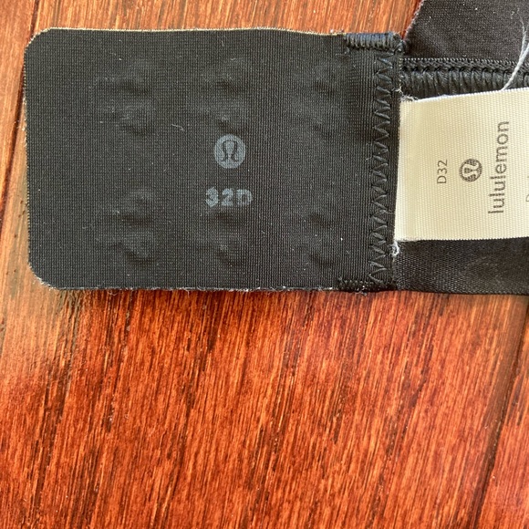 Lululemon fine form sports bra sz 34 D - Picture 10 of 12